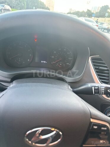 Hyundai Accent-12