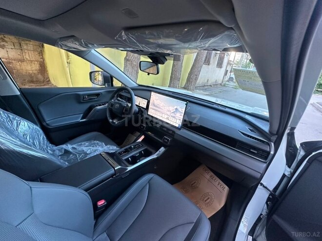 Toyota RAV4-8