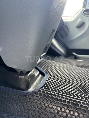 Ford Transit-8