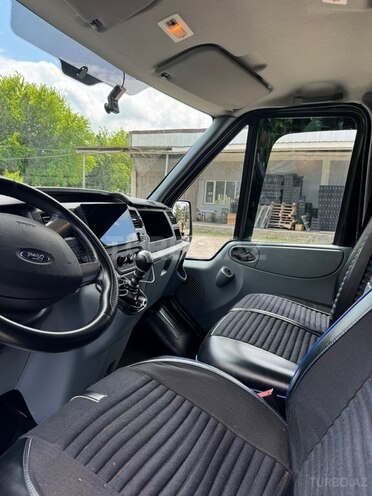 Ford Transit-11