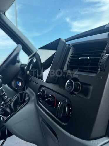 Ford Transit-16