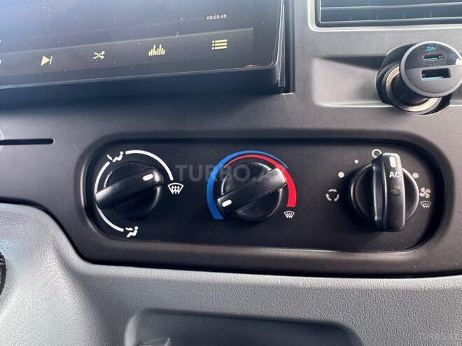 Ford Transit-17