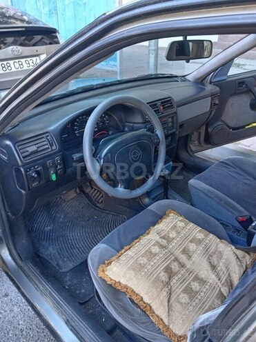 Opel Vectra-4