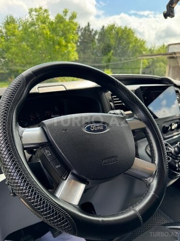 Ford Transit-19