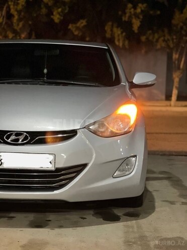Hyundai Elantra-3
