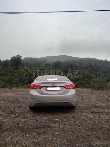 Hyundai Elantra-7