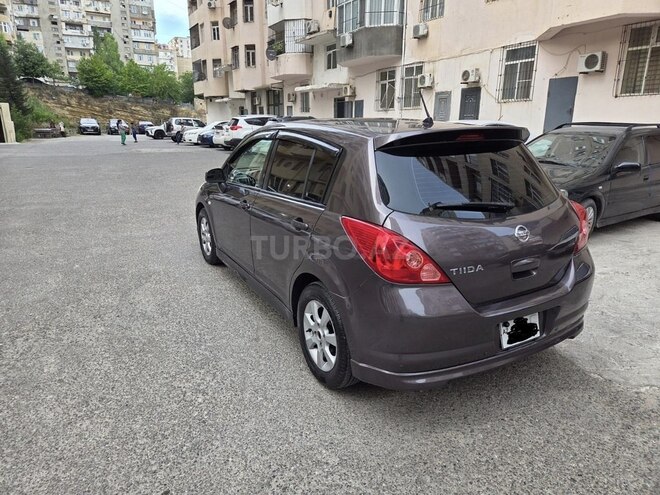 Nissan Tiida-6