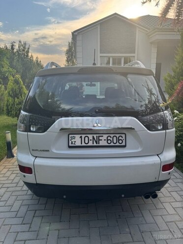 Mitsubishi Outlander-2