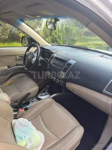 Mitsubishi Outlander-8