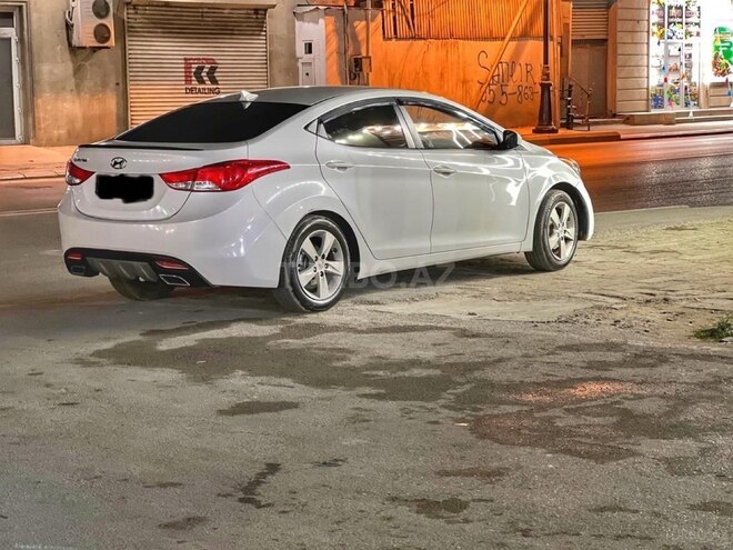 Hyundai Elantra-2