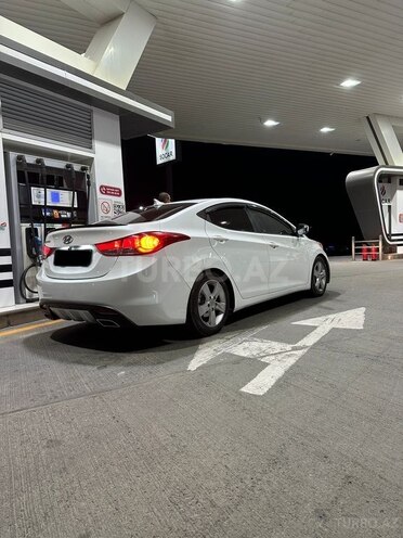 Hyundai Elantra-3