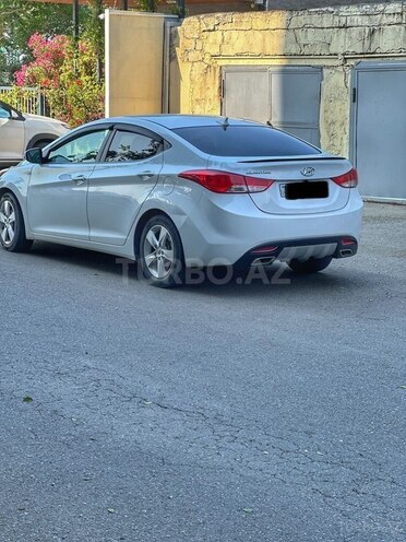 Hyundai Elantra-4