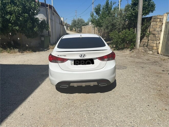 Hyundai Elantra-6