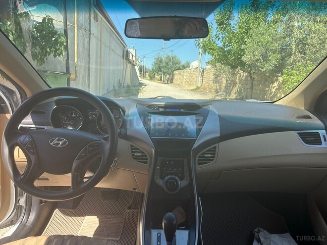 Hyundai Elantra-8