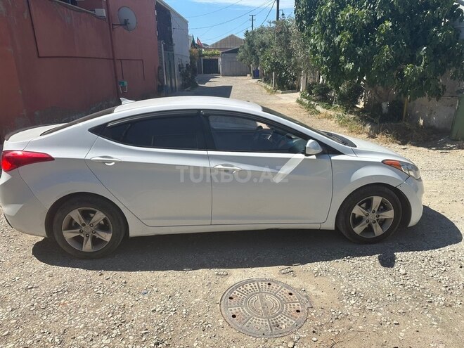 Hyundai Elantra-5