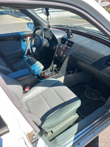 Mercedes C 280-11