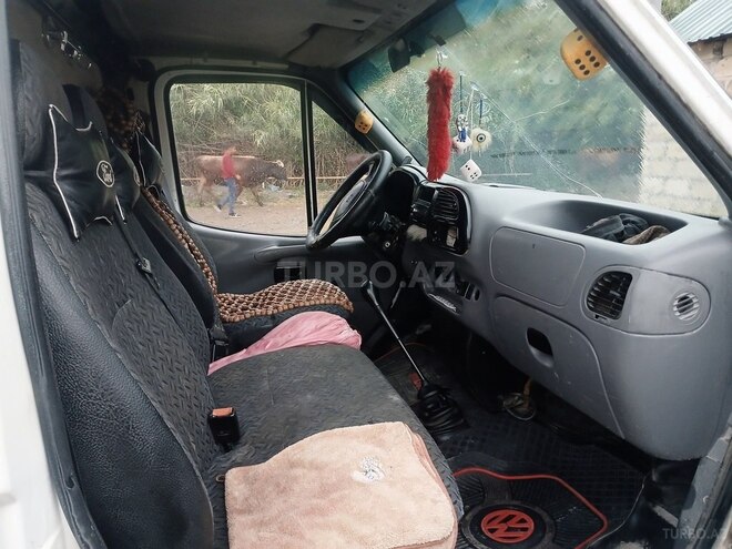 Ford Transit-8