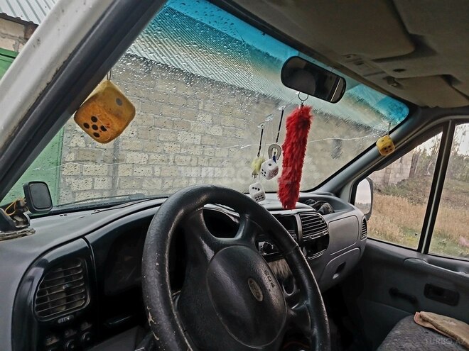 Ford Transit-9