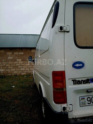 Ford Transit-4