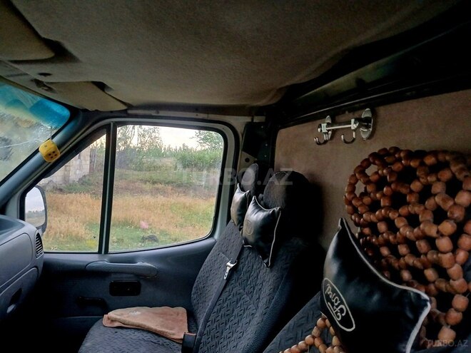 Ford Transit-6