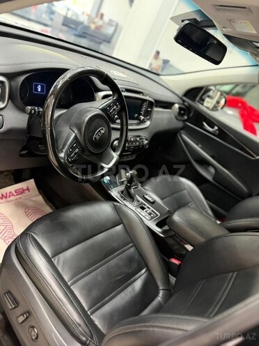 Kia Sorento-13