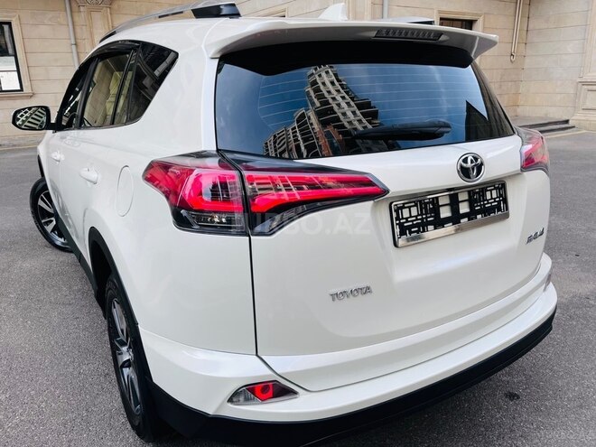 Toyota RAV4-5