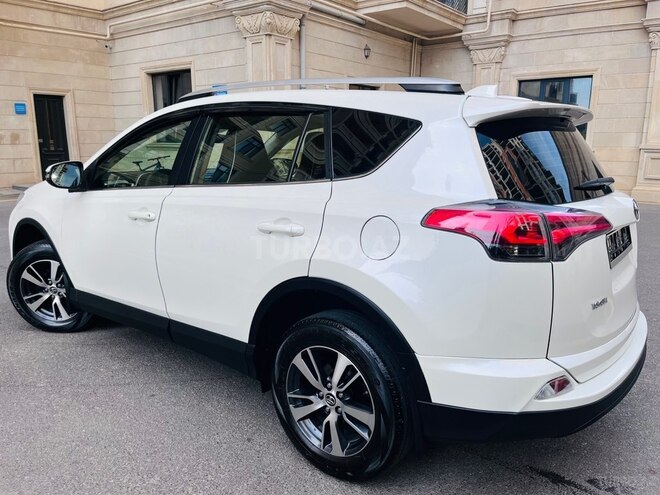 Toyota RAV4-6