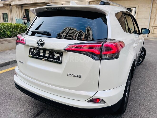 Toyota RAV4-7