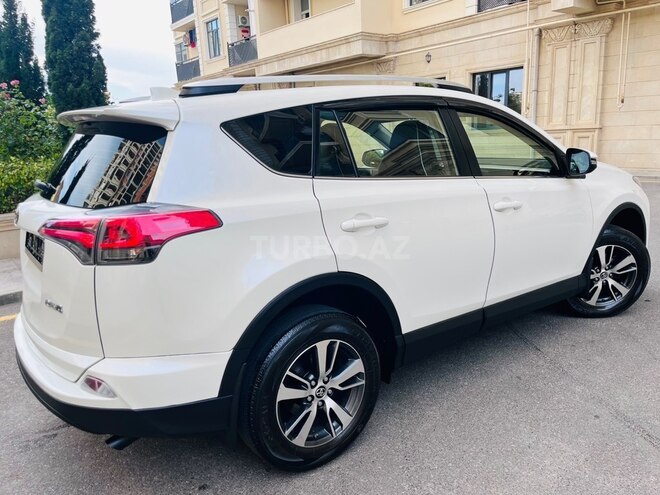 Toyota RAV4-8