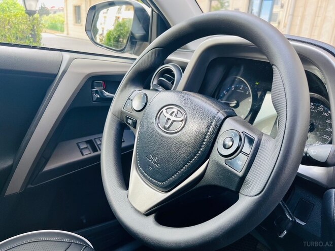 Toyota RAV4-12