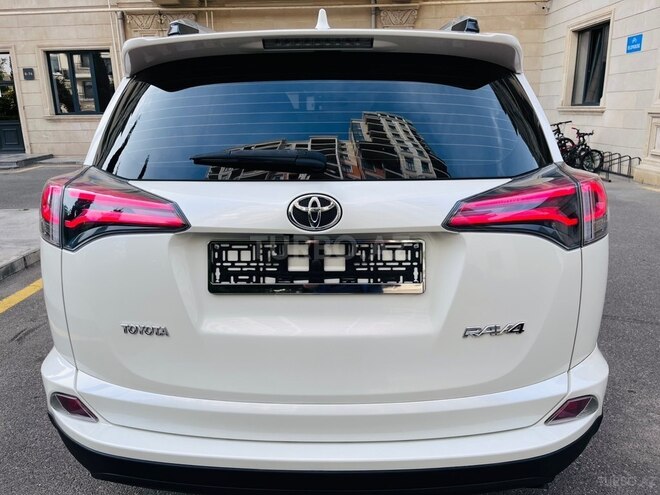 Toyota RAV4-16