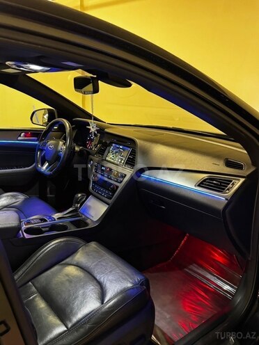 Hyundai Sonata-12
