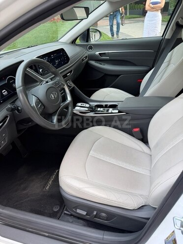 Hyundai Sonata-12