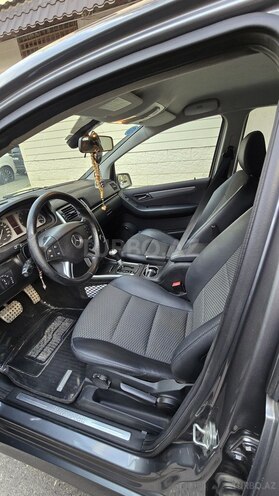 Mercedes B 180-7