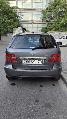 Mercedes B 180-3