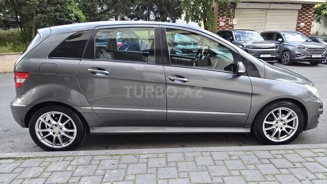 Mercedes B 180-4