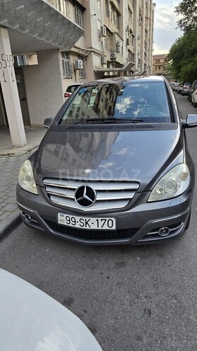 Mercedes B 180-1