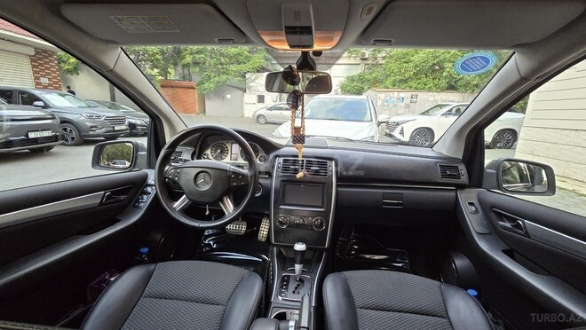 Mercedes B 180-8