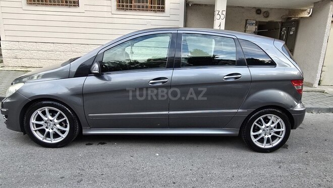 Mercedes B 180-2