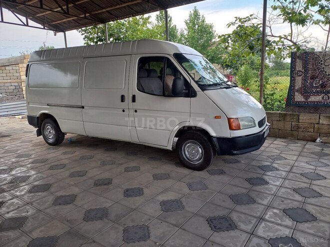 Ford Transit-5