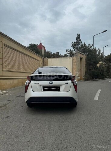 Toyota Prius-4