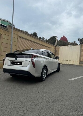Toyota Prius-5