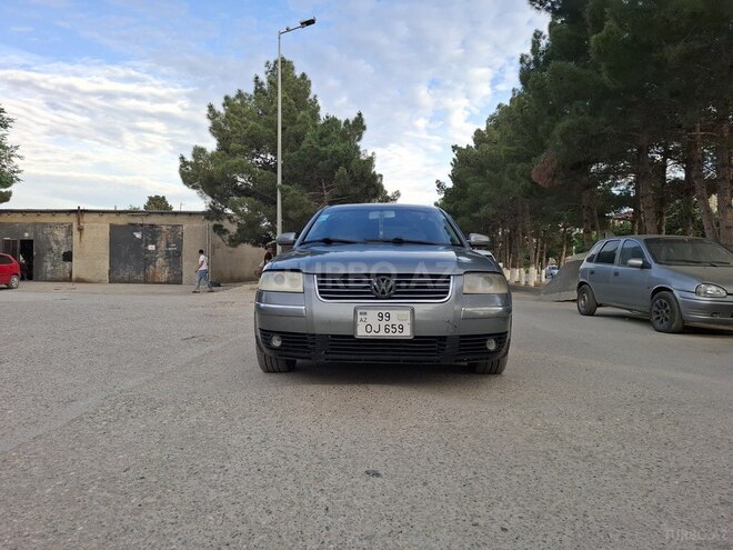 Volkswagen Passat-1
