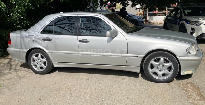Mercedes C 230-3