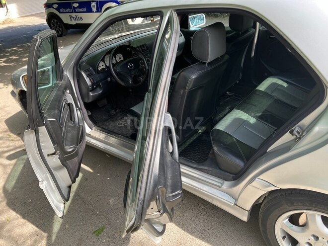 Mercedes C 230-11