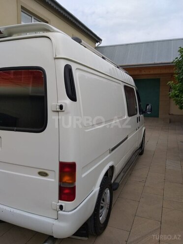 Ford Transit-5