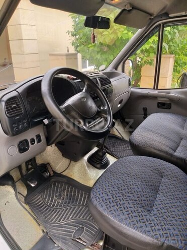 Ford Transit-7