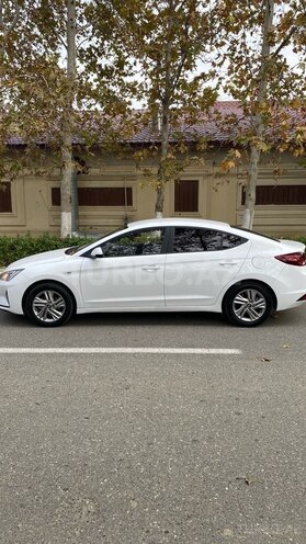 Hyundai Elantra-3