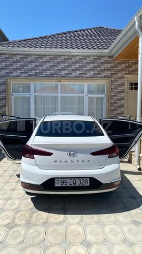 Hyundai Elantra-9