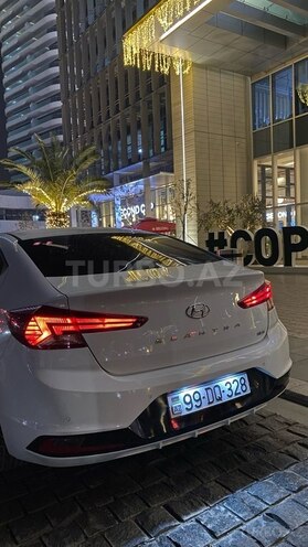 Hyundai Elantra-14
